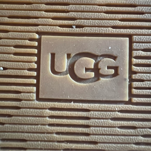 UGG | Black & tan Velcro ankle strap spring summer grandpa style flat sandal - Picture 13 of 16